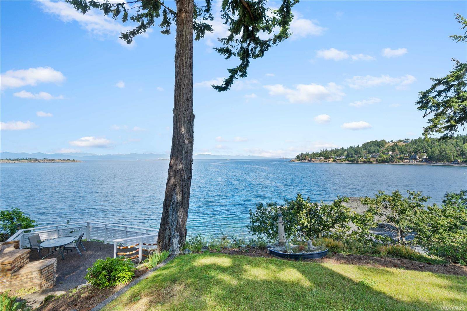 3049 Dolphin Dr, Nanoose Bay, BC V9P 9J3