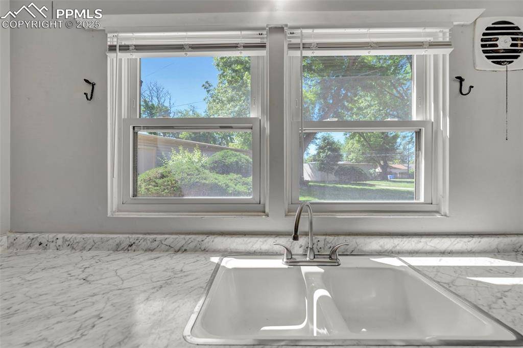 Colorado Springs, CO 80907,2493 Paseo RD