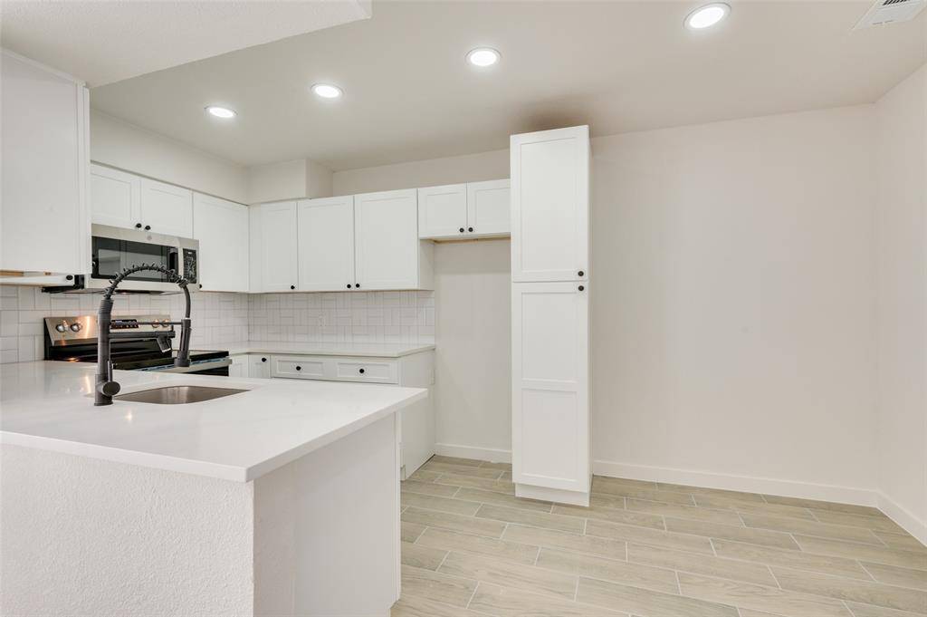 Grand Prairie, TX 75052,22 W Mountain Lane #42