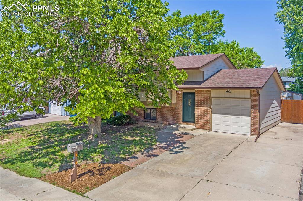 1430 Commanchero DR, Colorado Springs, CO 80915