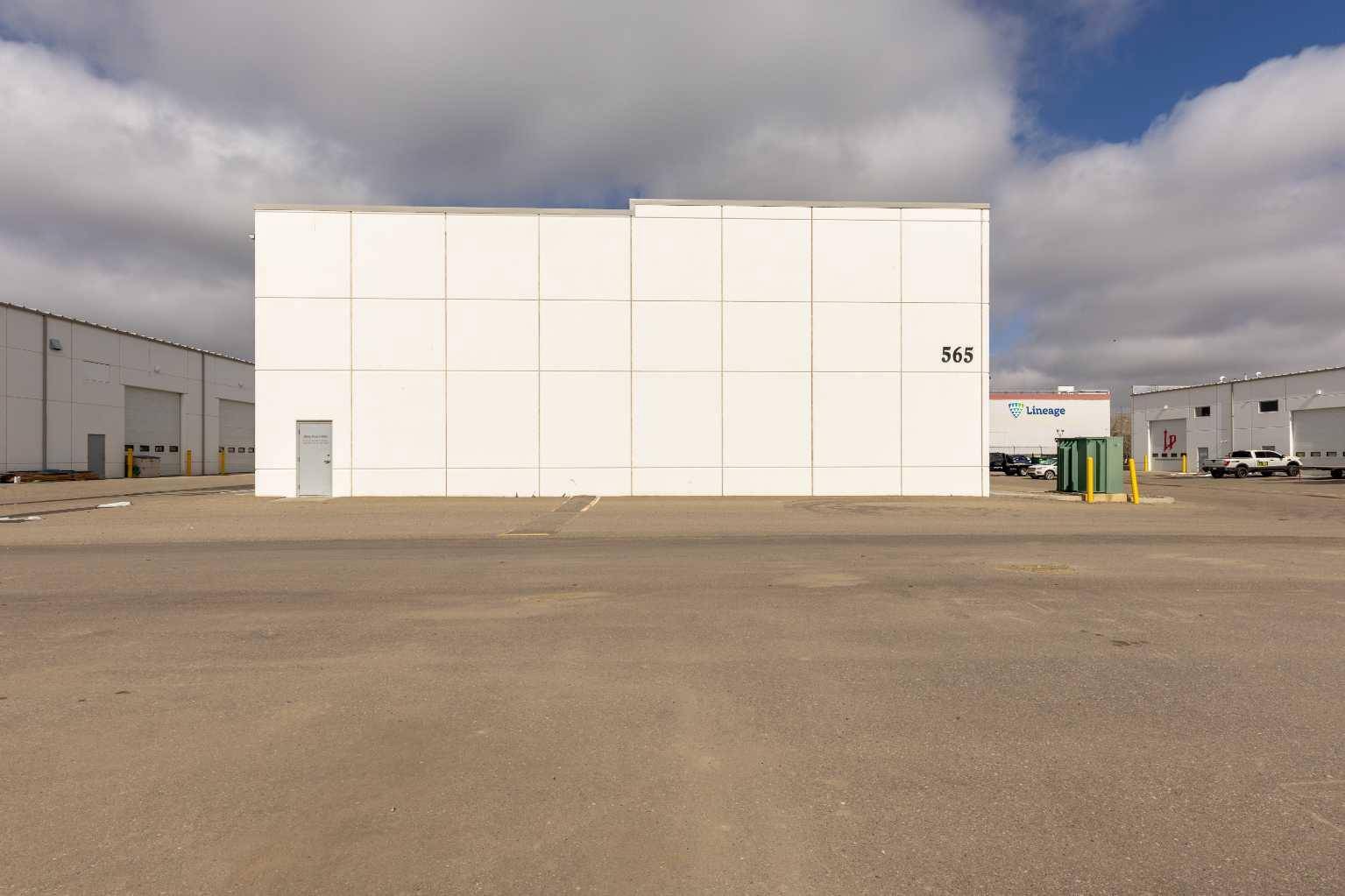 Lethbridge, AB T1H 7B6,565 41 ST North #1, 2, 3