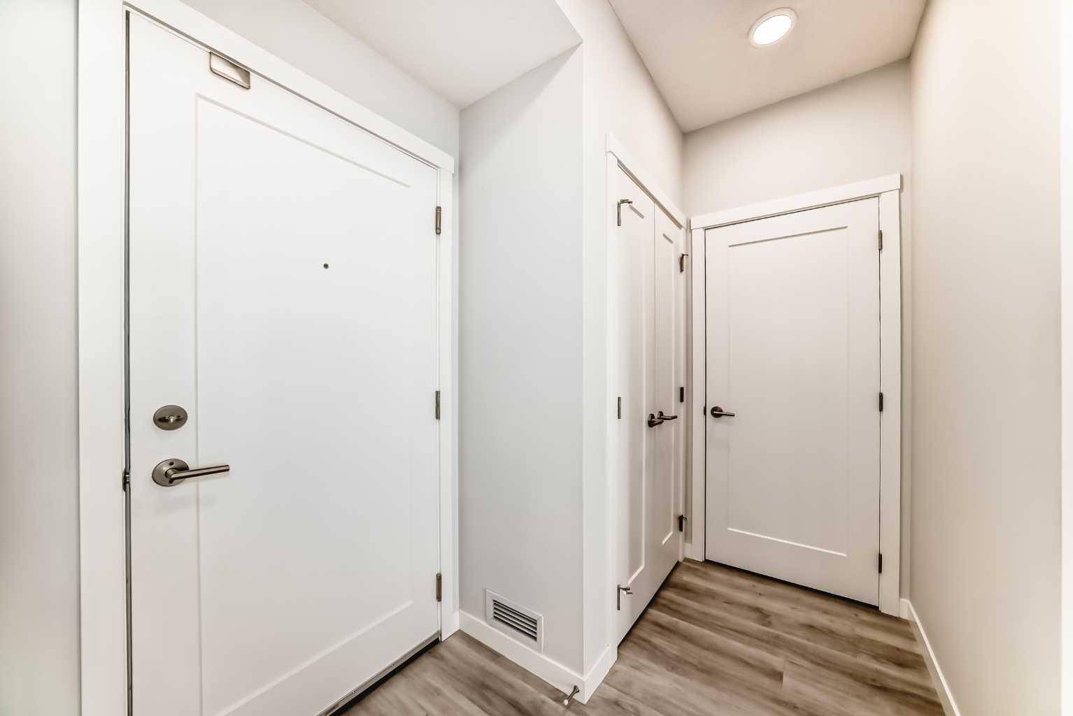 Calgary, AB T2Y0T6,150 Shawnee SQ SW #307
