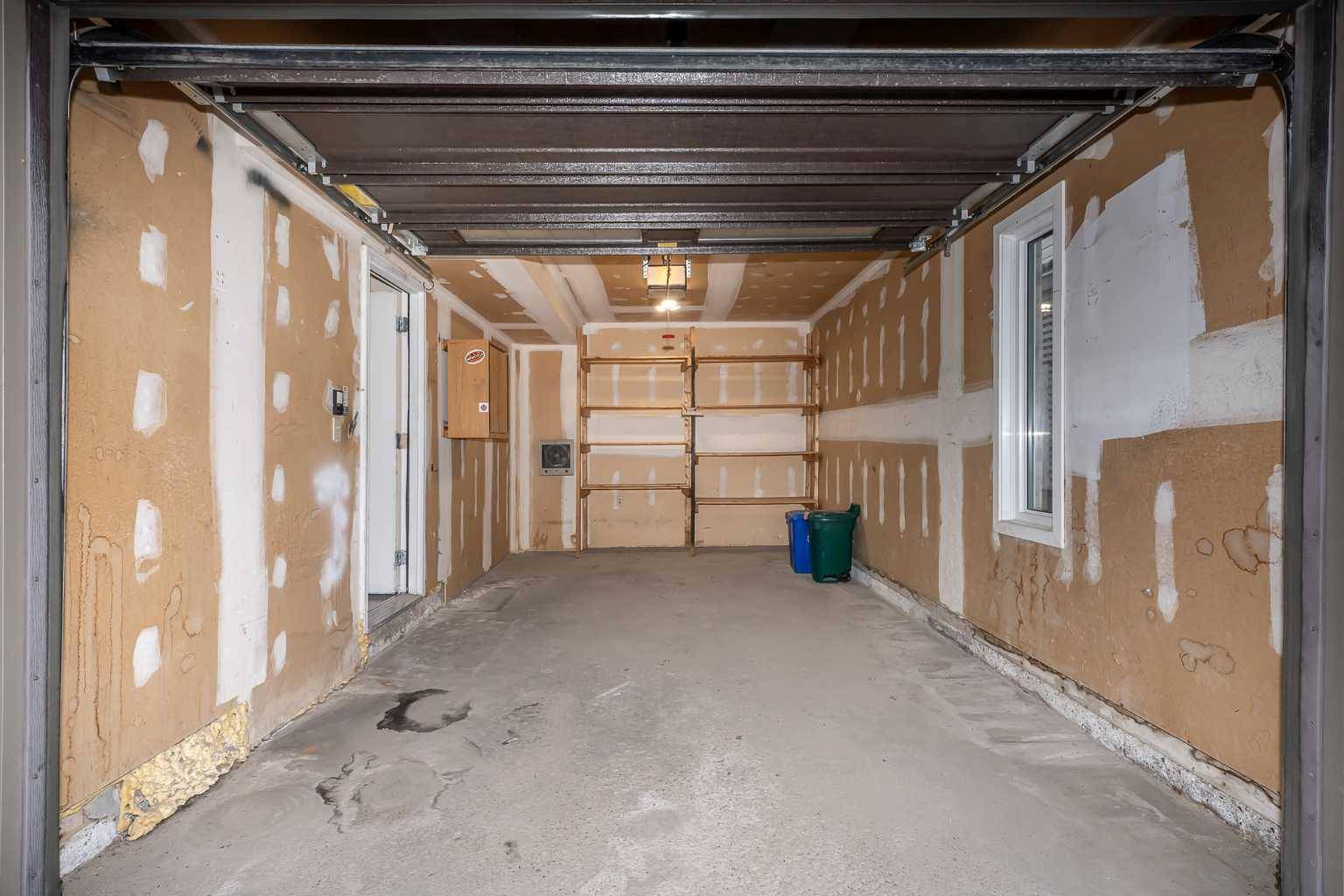 Calgary, AB T3H 2V9,215 Coachway LN Southwest