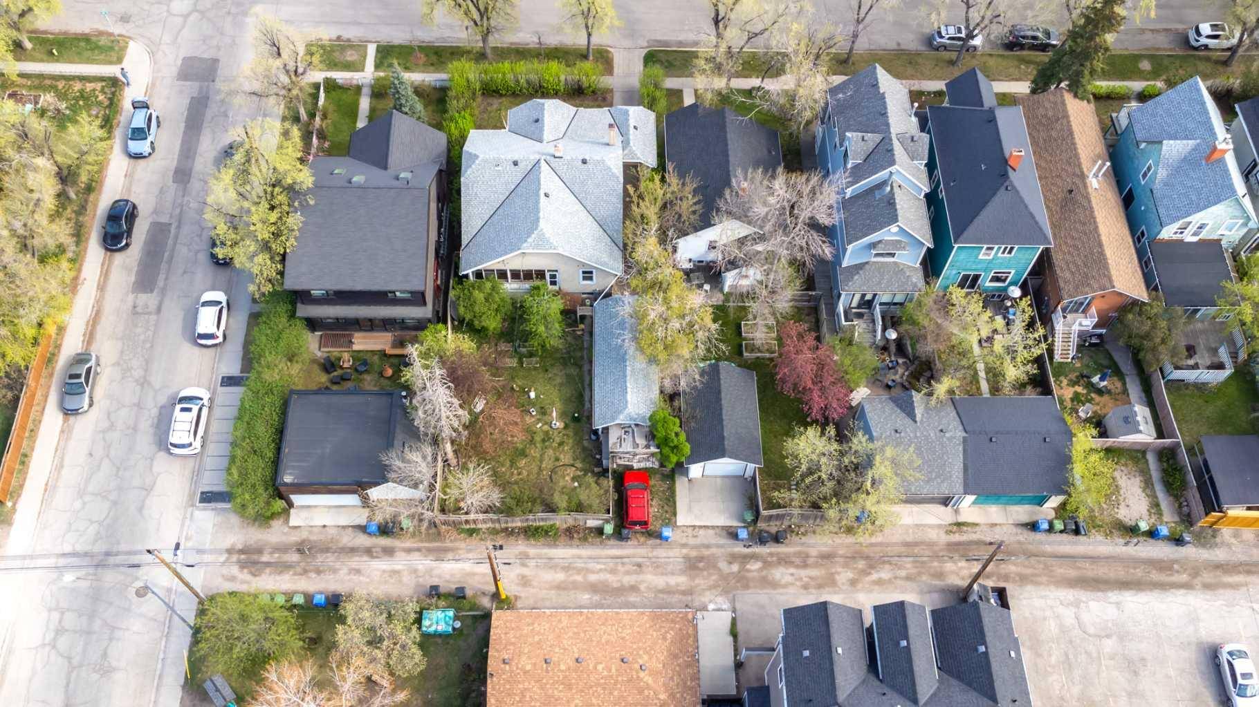 Calgary, AB T3C 0T8,1635 13 AVE Southwest