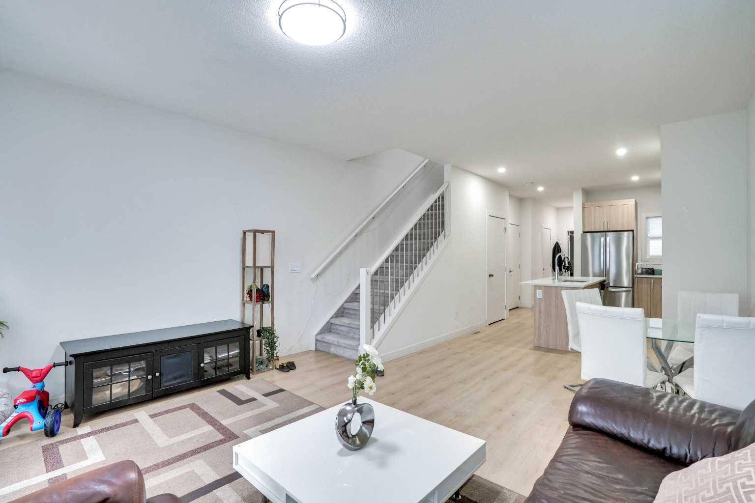 Calgary, AB T3J5J7,89 Saddlestone DR NE