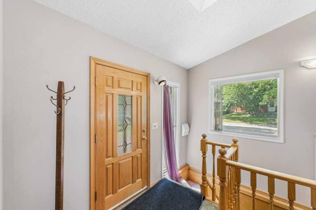 Calgary, AB T2H 1E3,44 Fraser RD SE