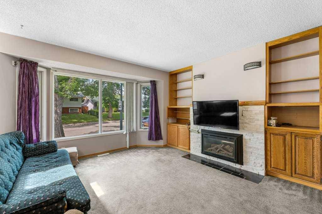 Calgary, AB T2H 1E3,44 Fraser RD SE