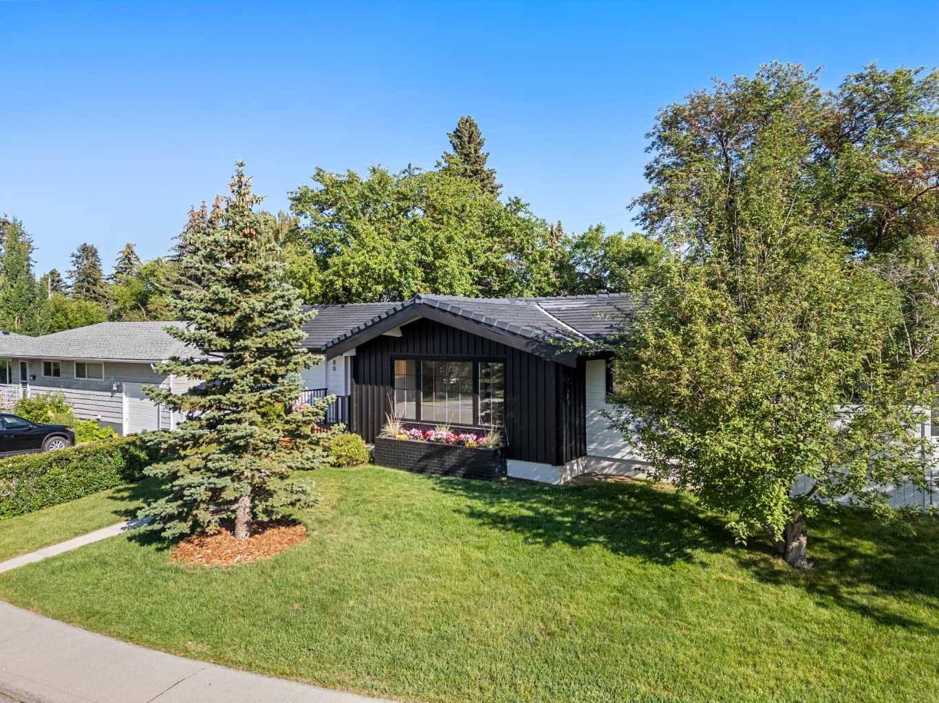 Calgary, AB T3E 4W6,89 Gainsborough DR SW
