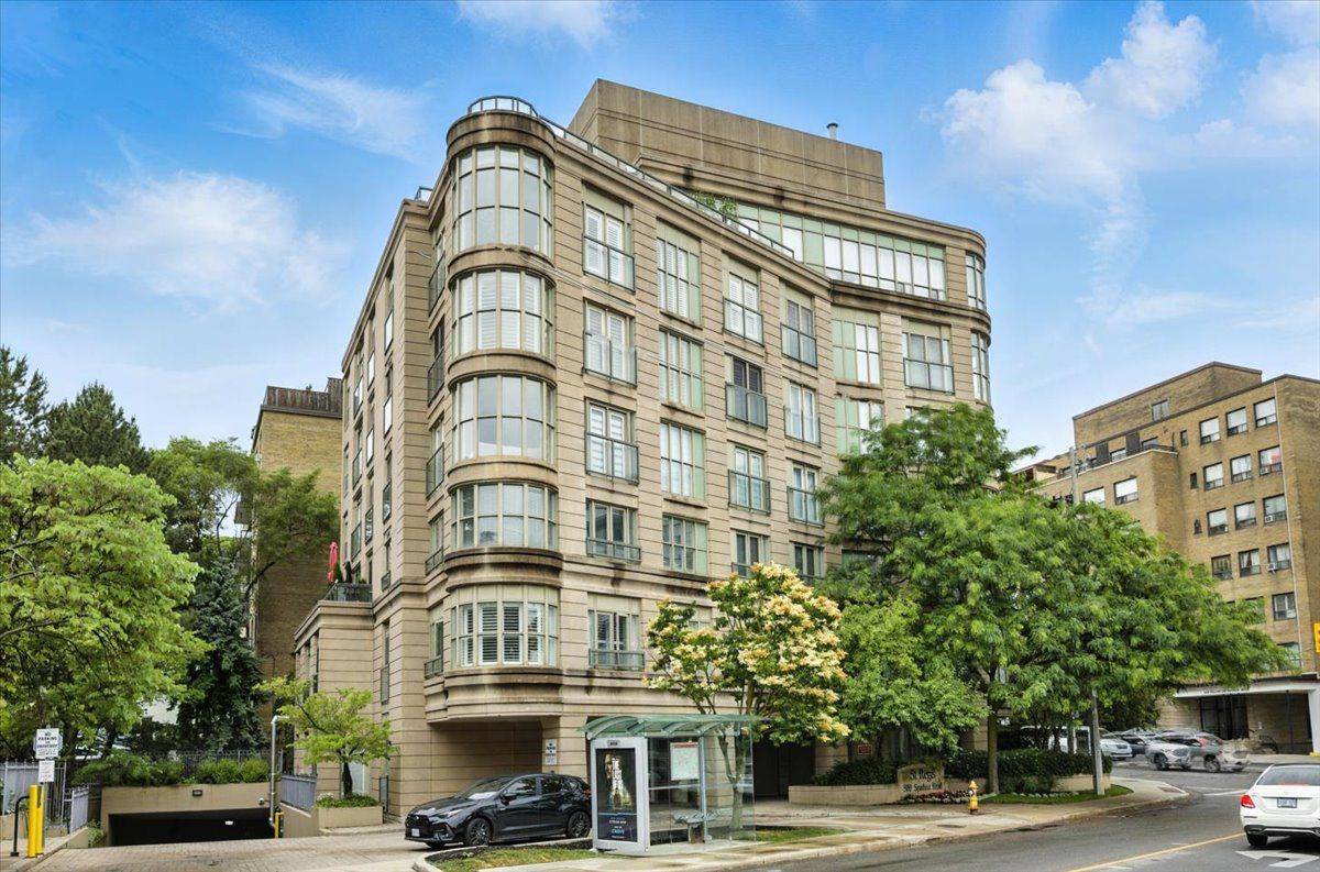 800 Spadina RD #401, Toronto C03, ON M5P 3N2