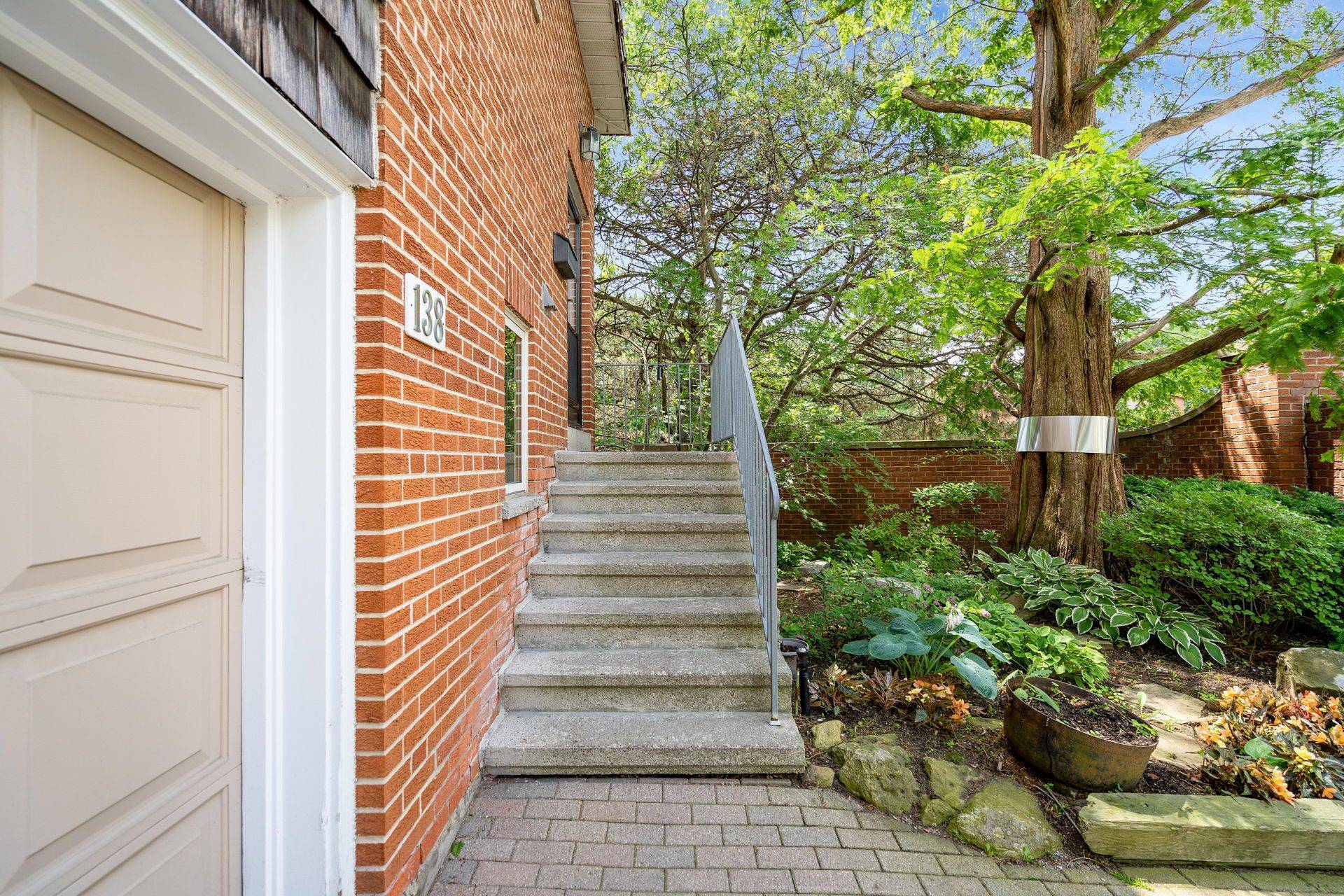 Toronto C12, ON M2L 1T3,138 Scenic Mill WAY #101