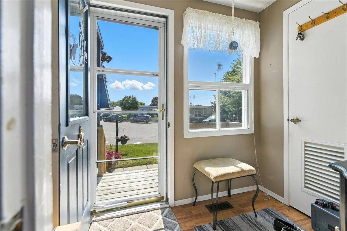 Clarington, ON L1B 1A8,18 Loyalist CT