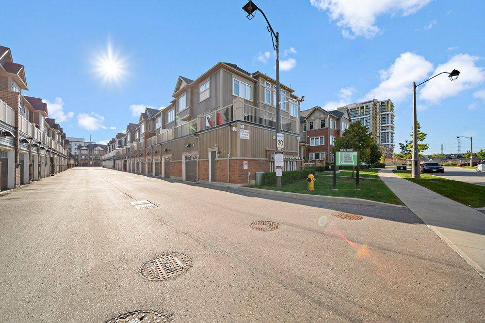 Oshawa, ON L1L 0M6,2500 Hill Rise CT #22