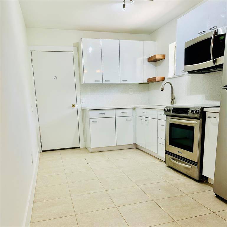 Hollywood, FL 33020,2425 Pierce St