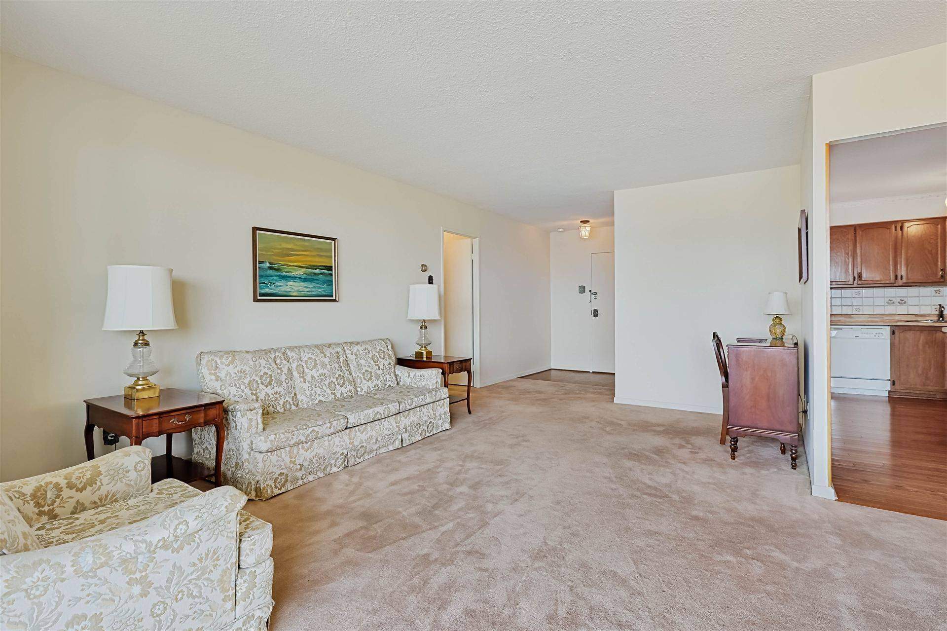Markham, ON L3T 4V9,8111 Yonge ST ##1106
