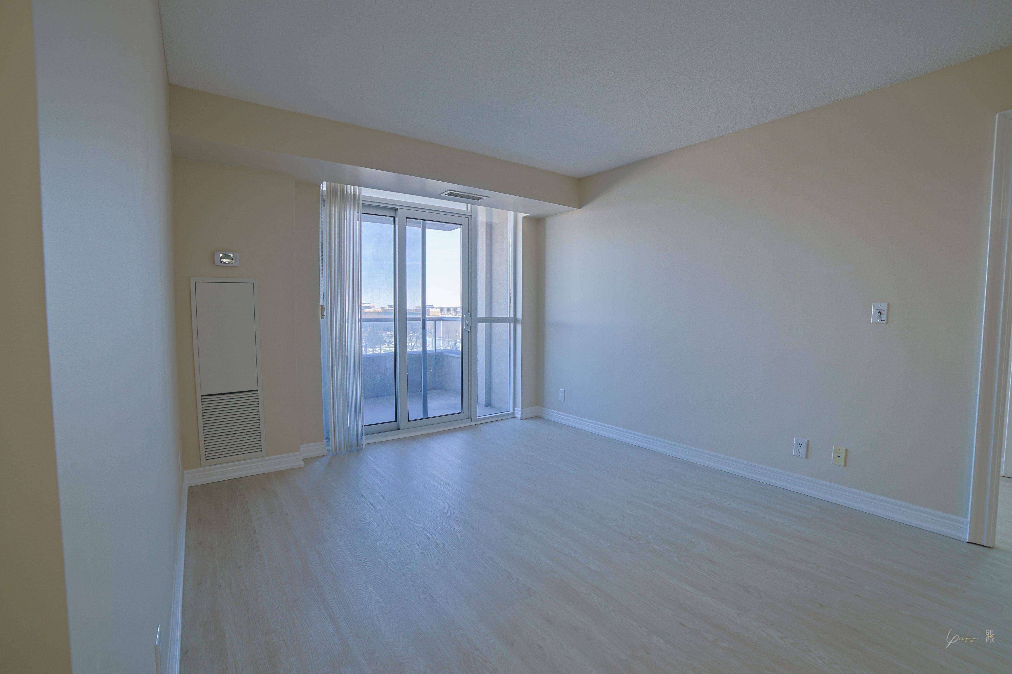 Markham, ON L3R 8A6,33 Cox BLVD #618