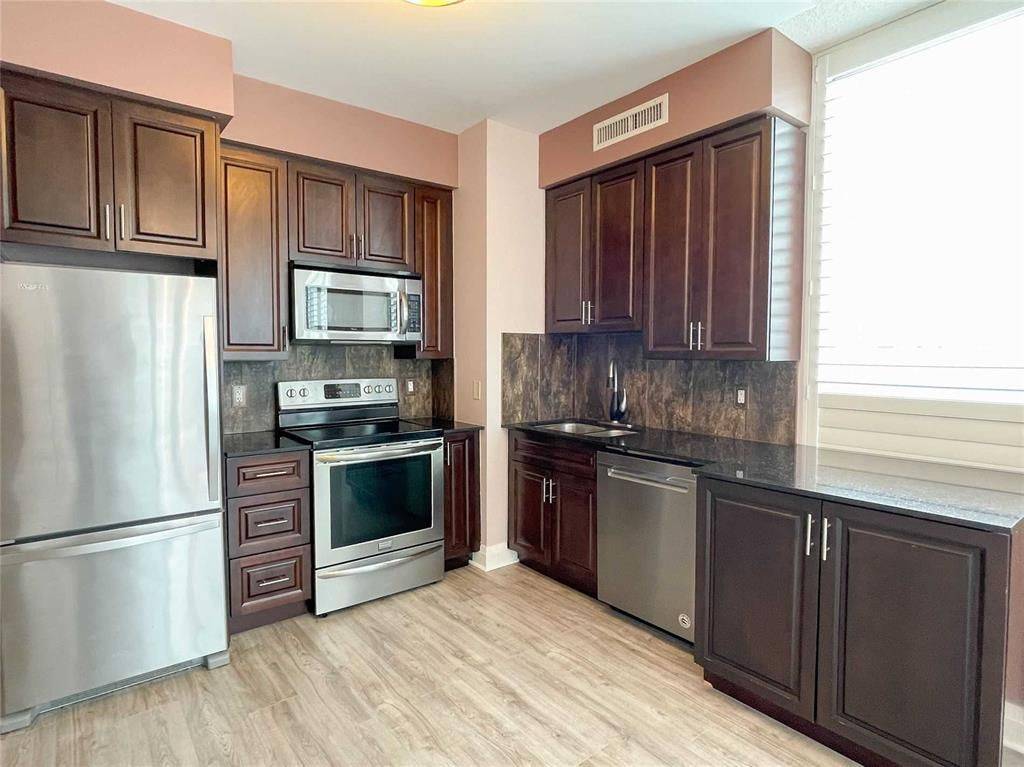Vaughan, ON L4J 0G7,20 North Park RD #1108