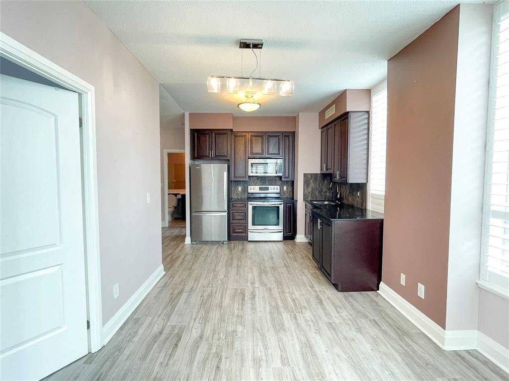 Vaughan, ON L4J 0G7,20 North Park RD #1108