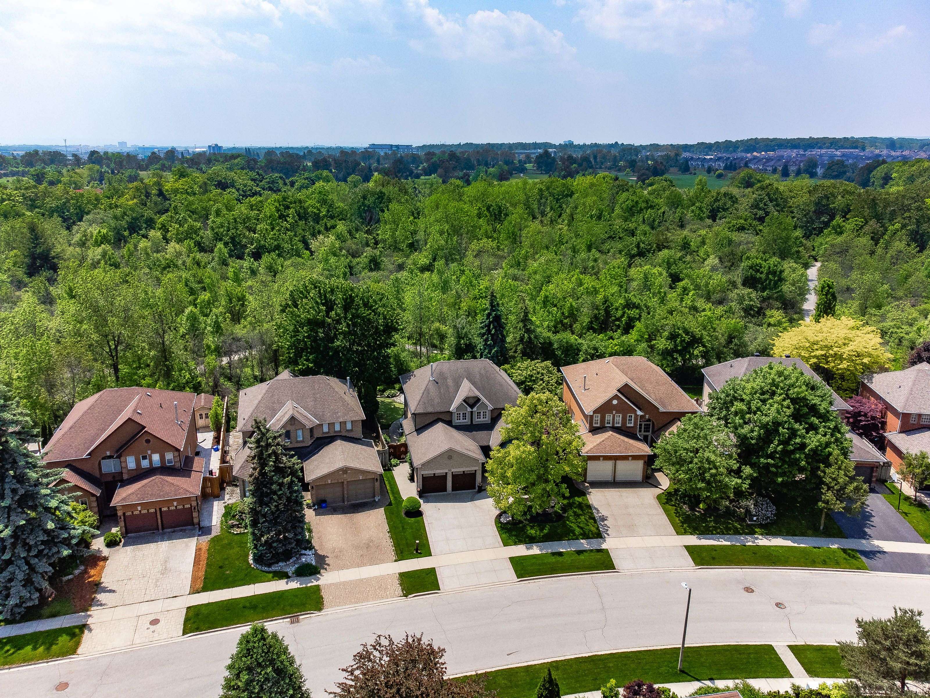 2224 Brays LN, Oakville, ON L6M 3J6