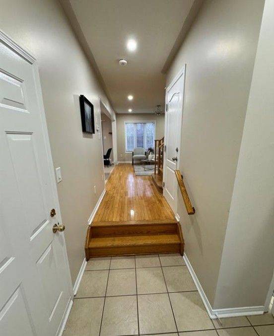 Brampton, ON L7A 2Z9,8 Silver Egret RD #Main