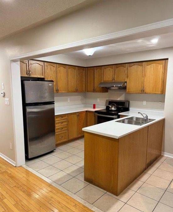 Brampton, ON L7A 2Z9,8 Silver Egret RD #Main