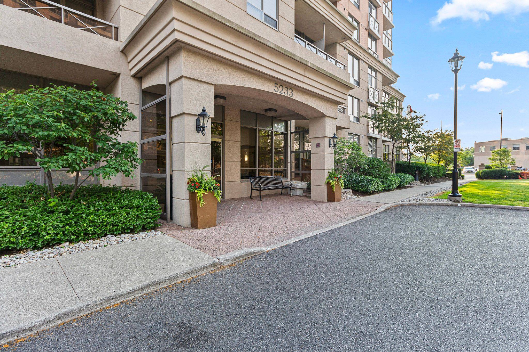 Toronto W08, ON M9B 6M1,5233 Dundas ST W #227