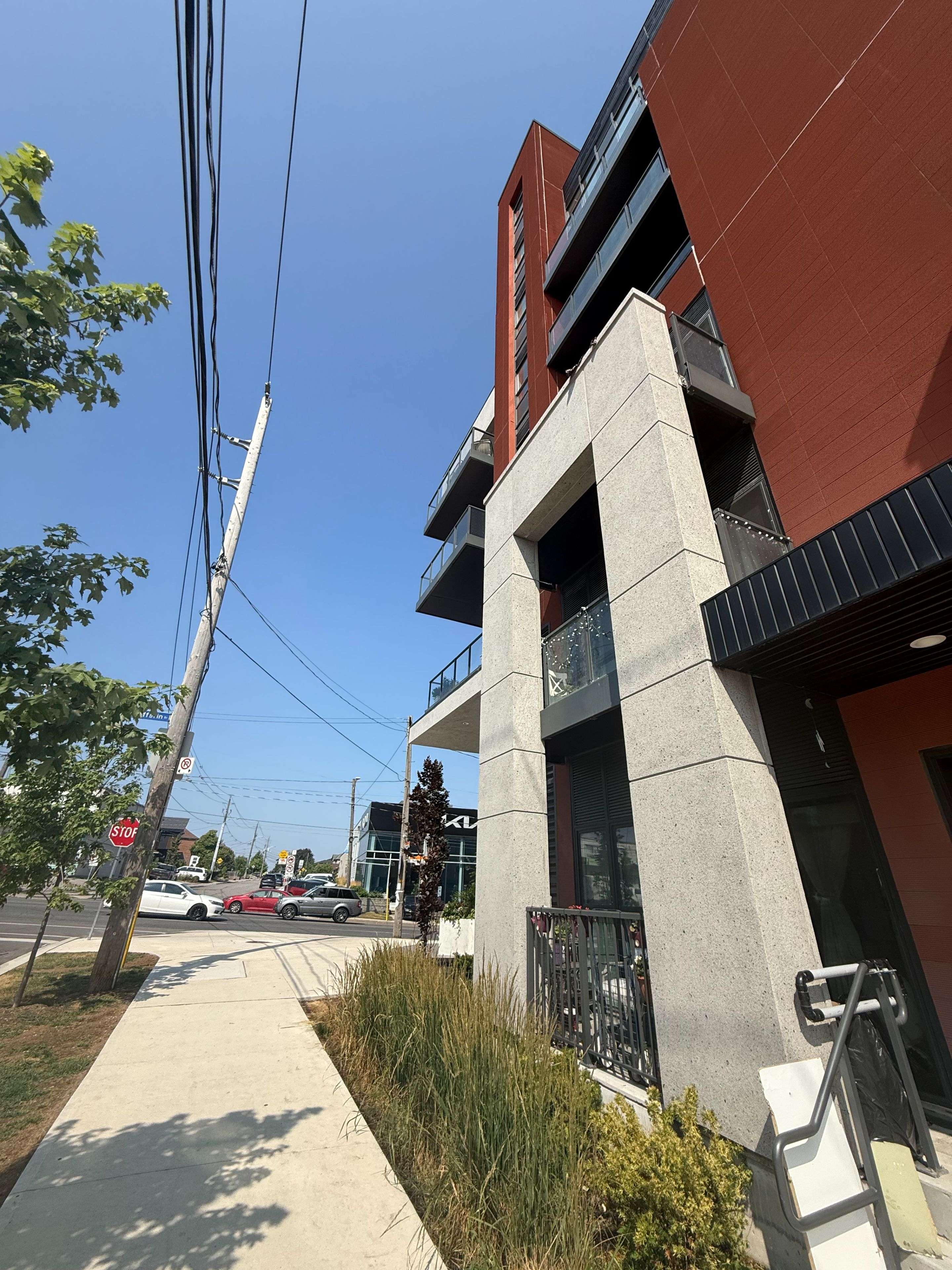 Toronto W04, ON M6E 0B4,2433 Dufferin ST #502