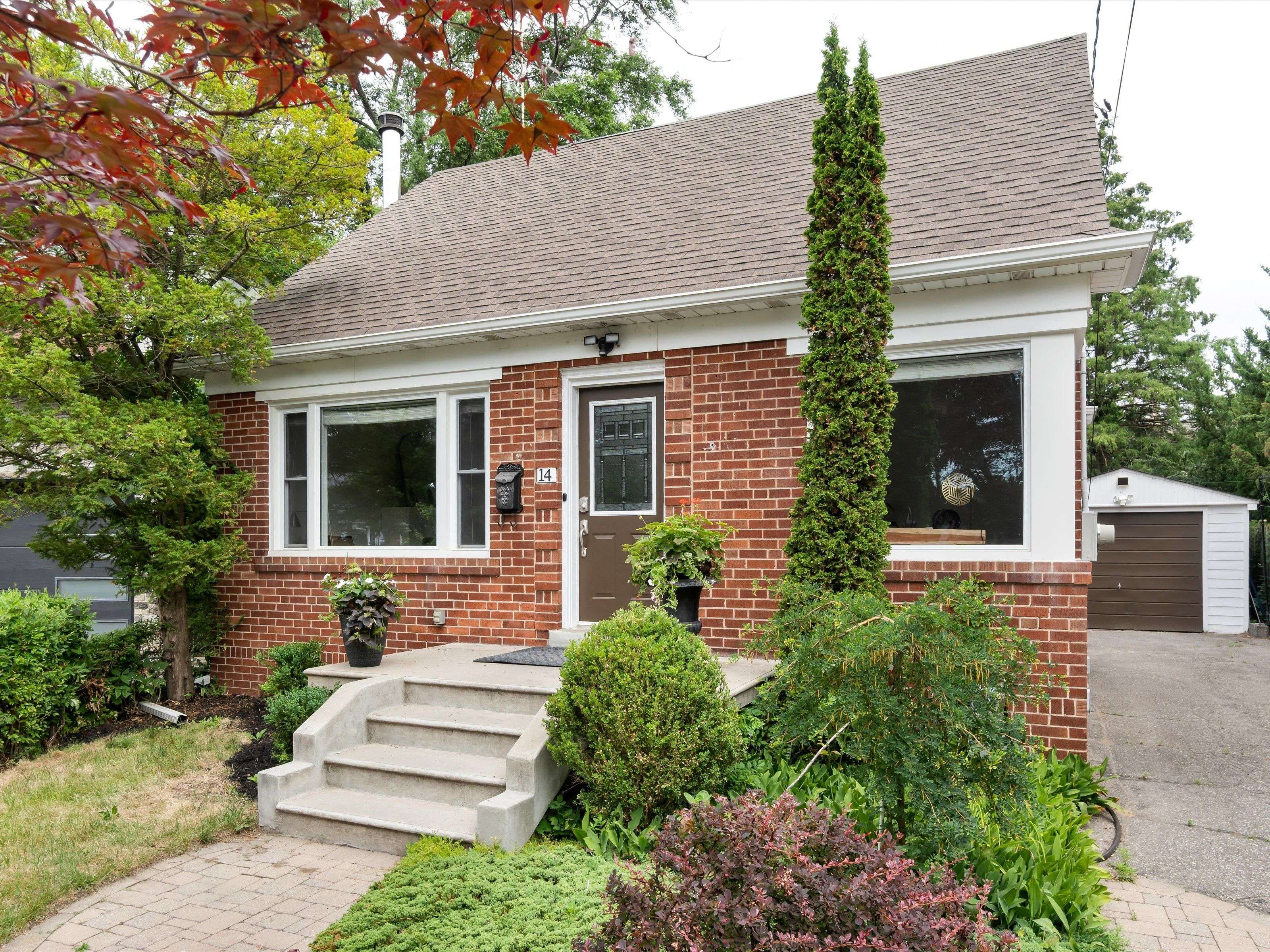 Toronto W07, ON M8Y 1R6,14 Park LN