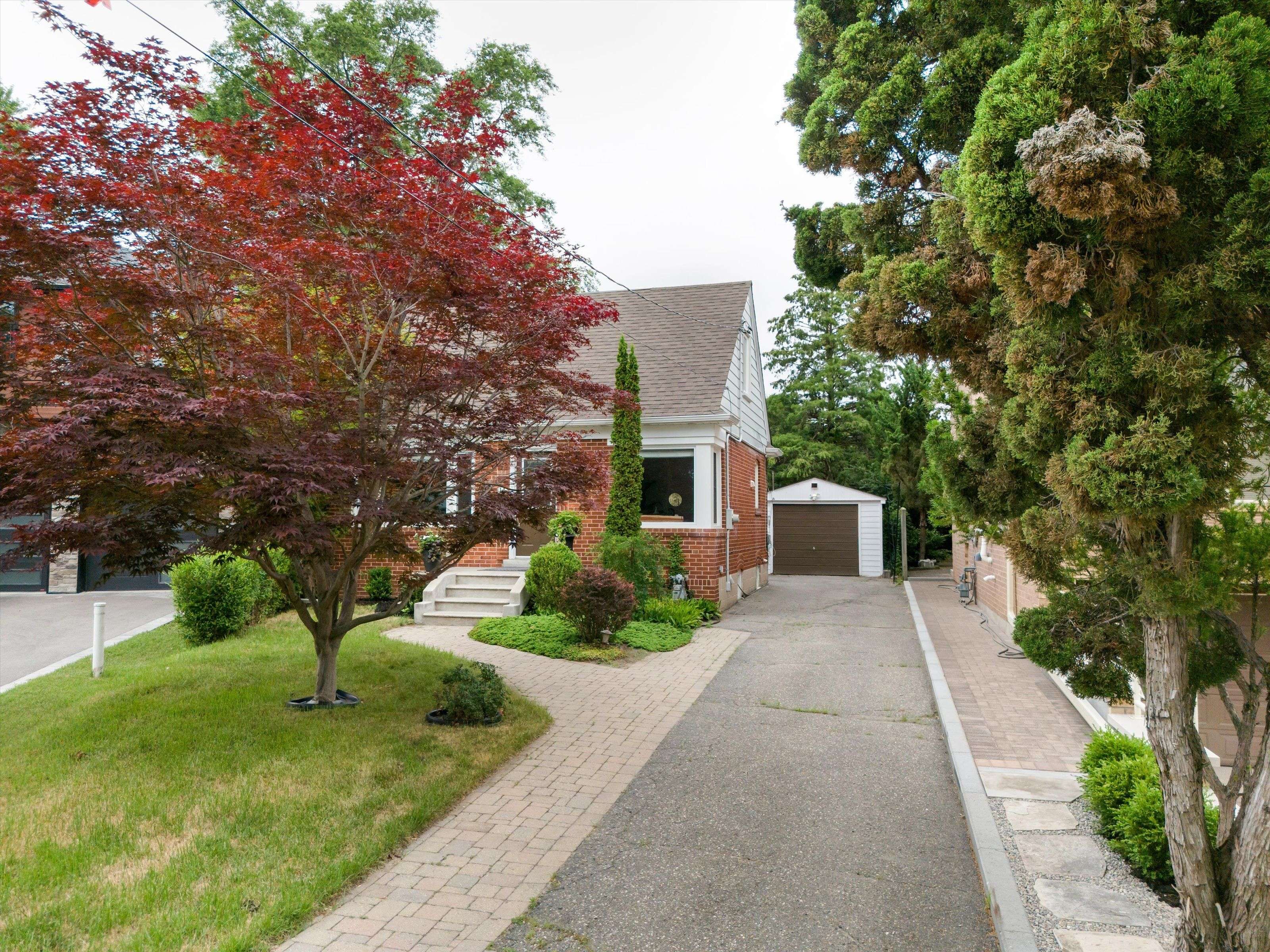 Toronto W07, ON M8Y 1R6,14 Park LN