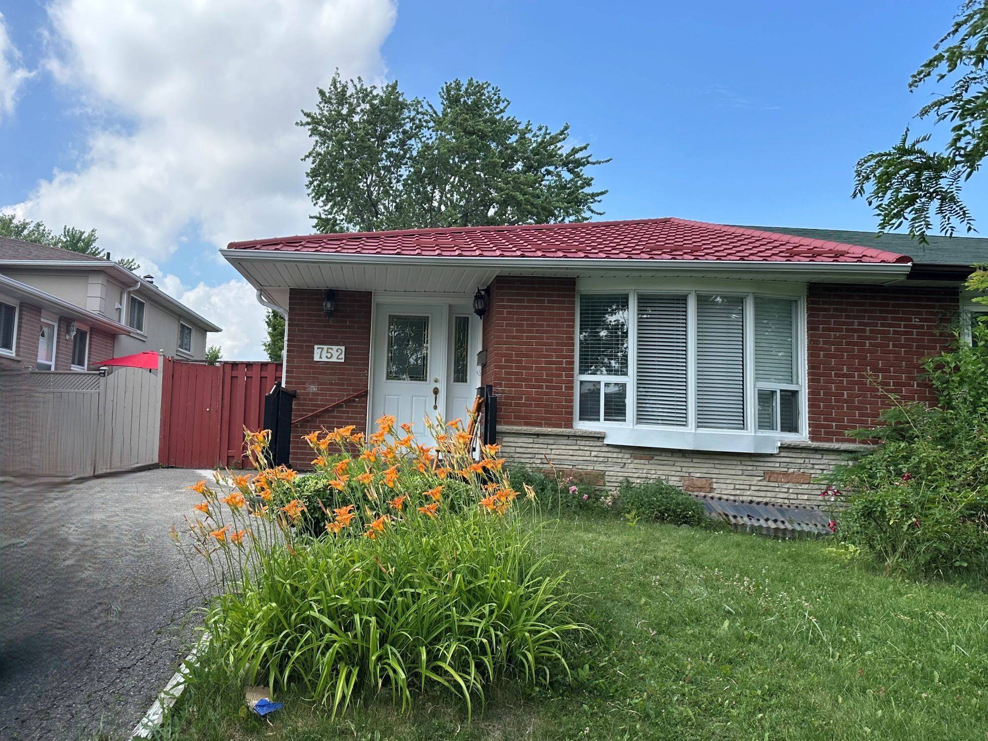 752 Eaglemount CRES #Bsmt, Mississauga, ON L5C 1N9