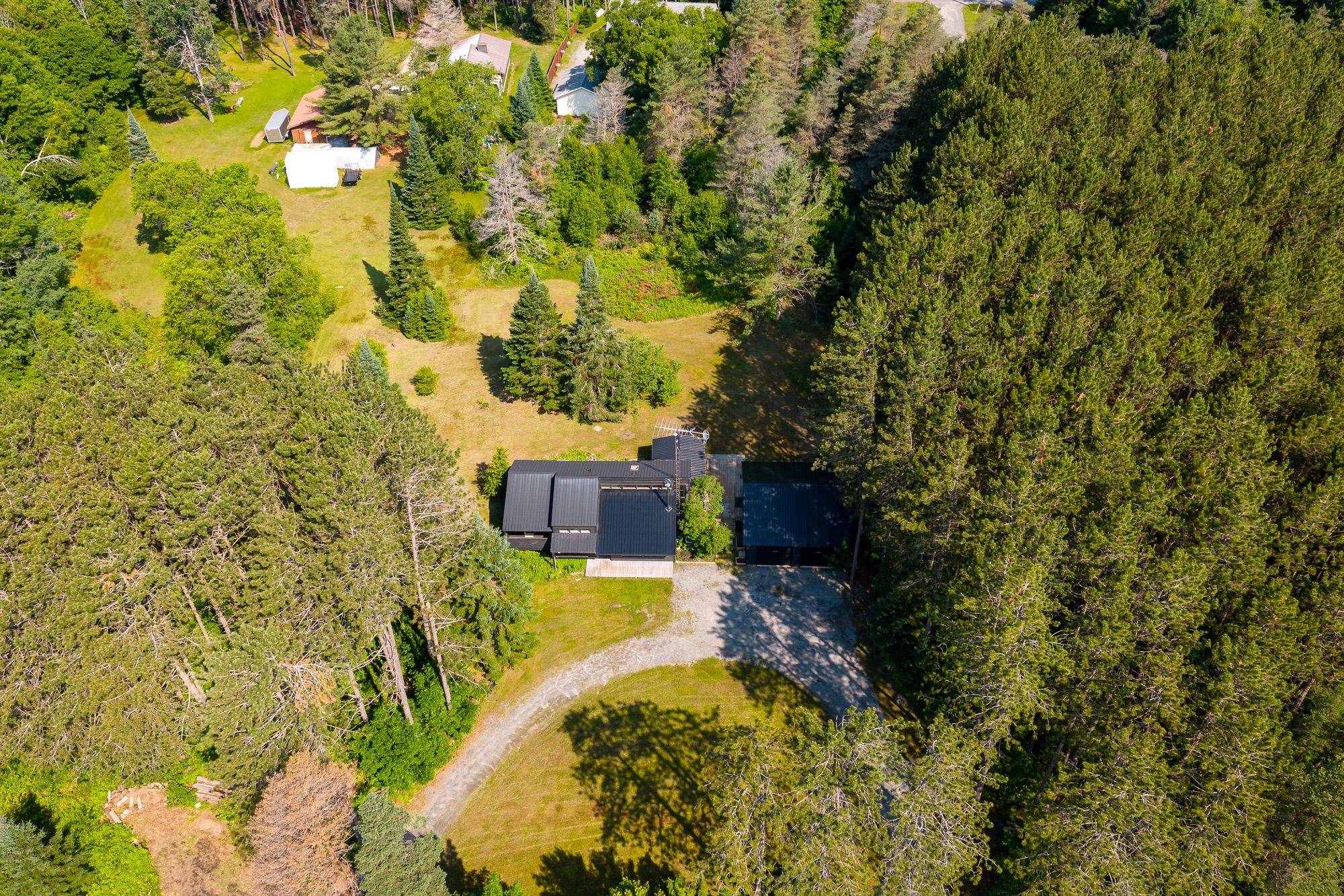 Muskoka Lakes, ON P0B 1M0,1049 Lawrence Pit RD
