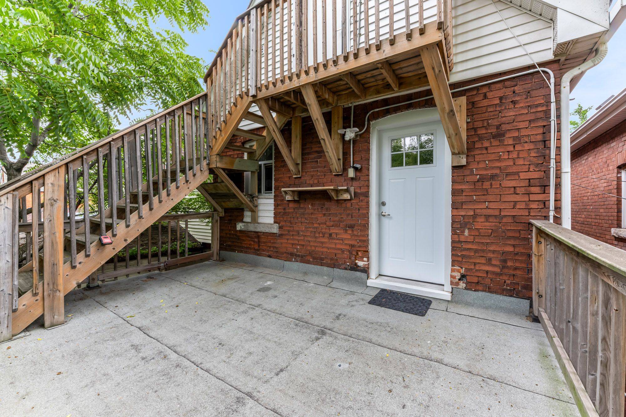 Hamilton, ON L8L 7S1,199 Balmoral AVE N #2