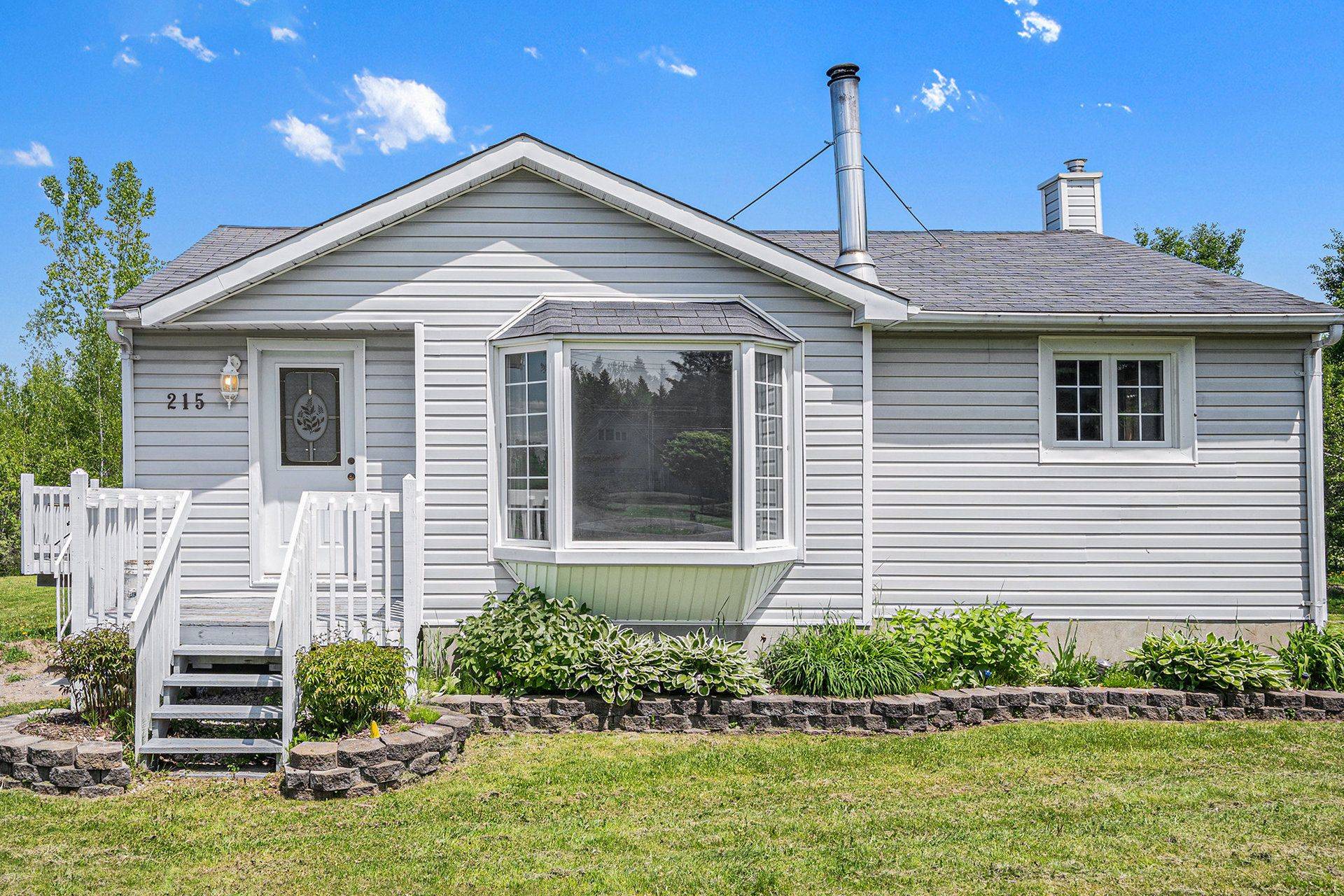 215 St Thomas RD, Russell, ON K0A 3H0