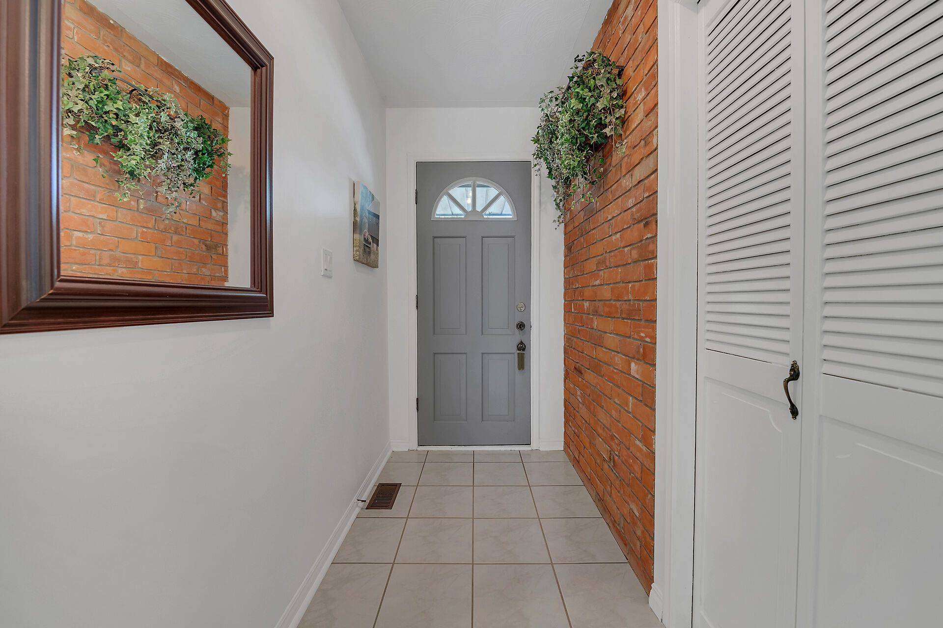 Haldimand, ON N3W 1E5,110 Ayr ST