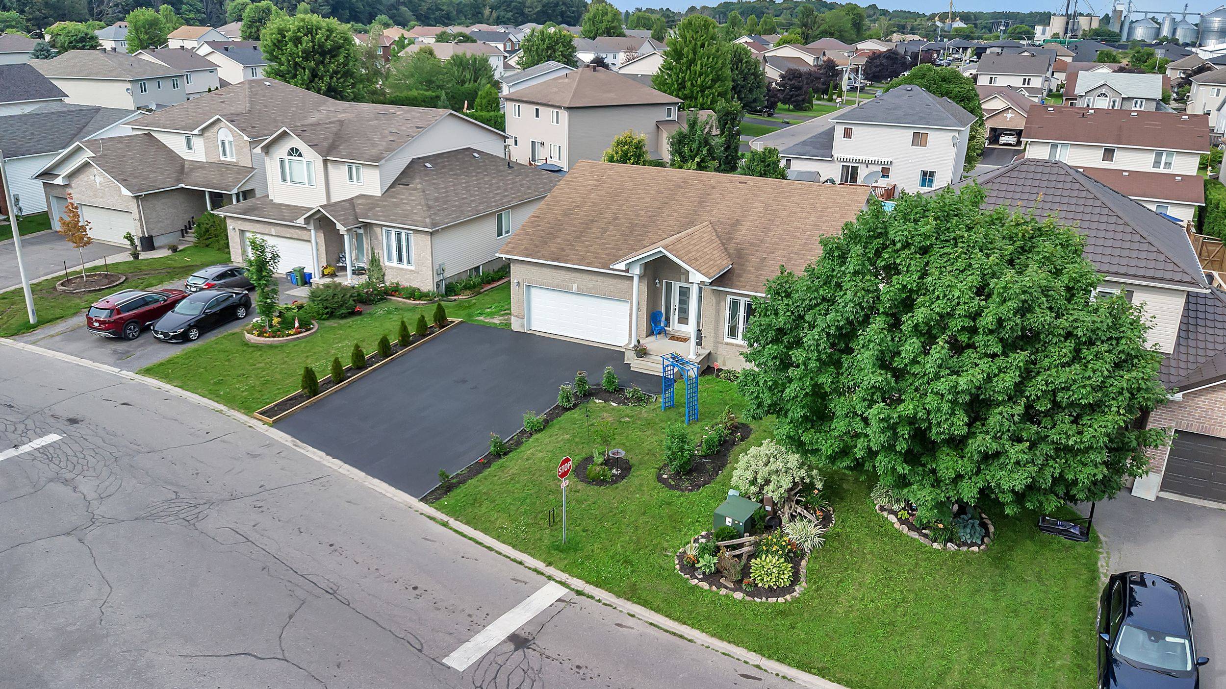 Russell, ON K0A 1W0,400 Centenaire ST