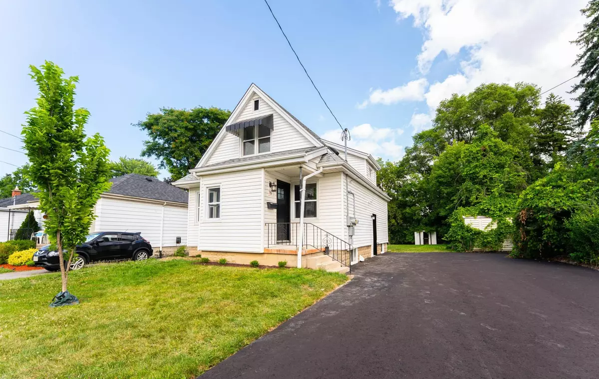 Hamilton, ON L8V 2T6,235 East 21st ST #Lower