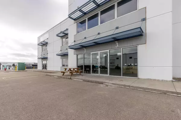 Lethbridge, AB T1H 7B6,565 41 ST North #1, 2, 3