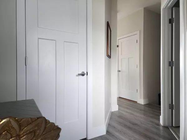 Lethbridge, AB T1J 5B2,237 Crocus TER W