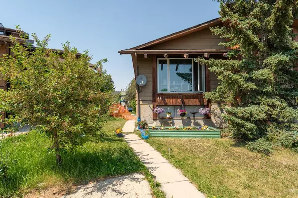 Calgary, AB T3K 1W5,53 Beaconsfield CRES Northwest