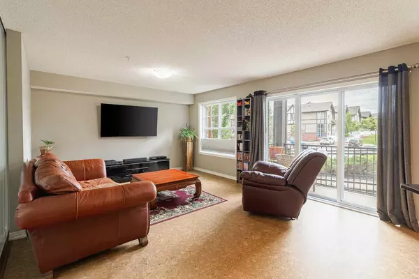 Calgary, AB t2z 0t8,250 New Brighton Villas SE #107