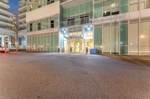 Toronto E09, ON M1P 4Y7,70 Town Centre CT #2706