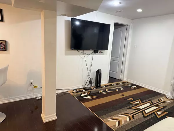 Brampton, ON L6R 2P5,54 Jewel CRES #Basement