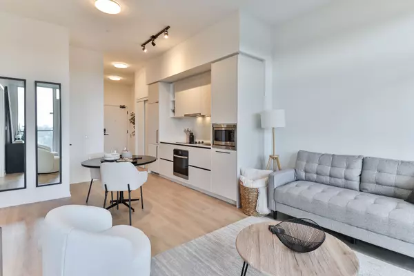 1285 Dupont ST #702, Toronto W02, ON M6H 2A6