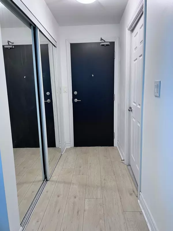 Mississauga, ON L5B 0B9,3504 Hurontario ST #2508