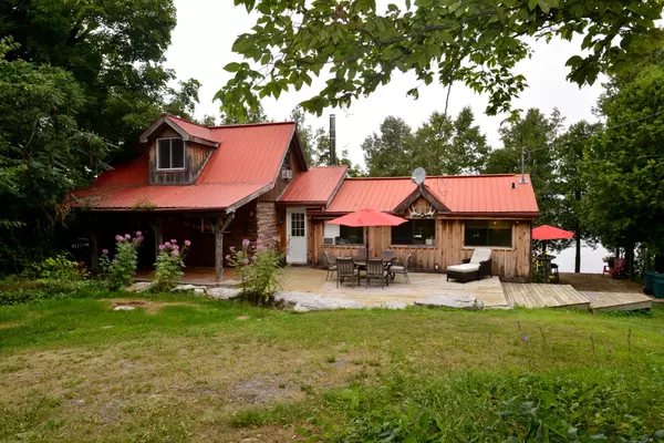 Frontenac Islands, ON K0H 2Y0,8 BERNIES LN