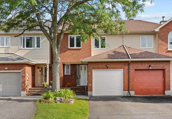 93 Cedarock DR, Kanata, ON K2M 2H5