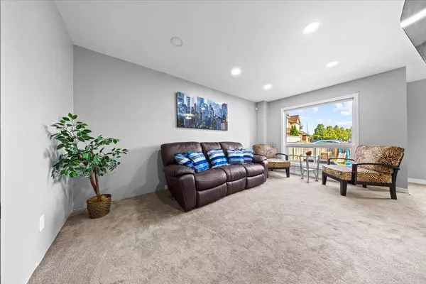 Kanata, ON K2M 2H5,93 Cedarock DR