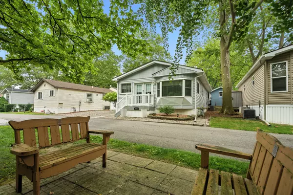 Niagara-on-the-lake, ON L0S 1J1,23 Four Mile Creek RD #403