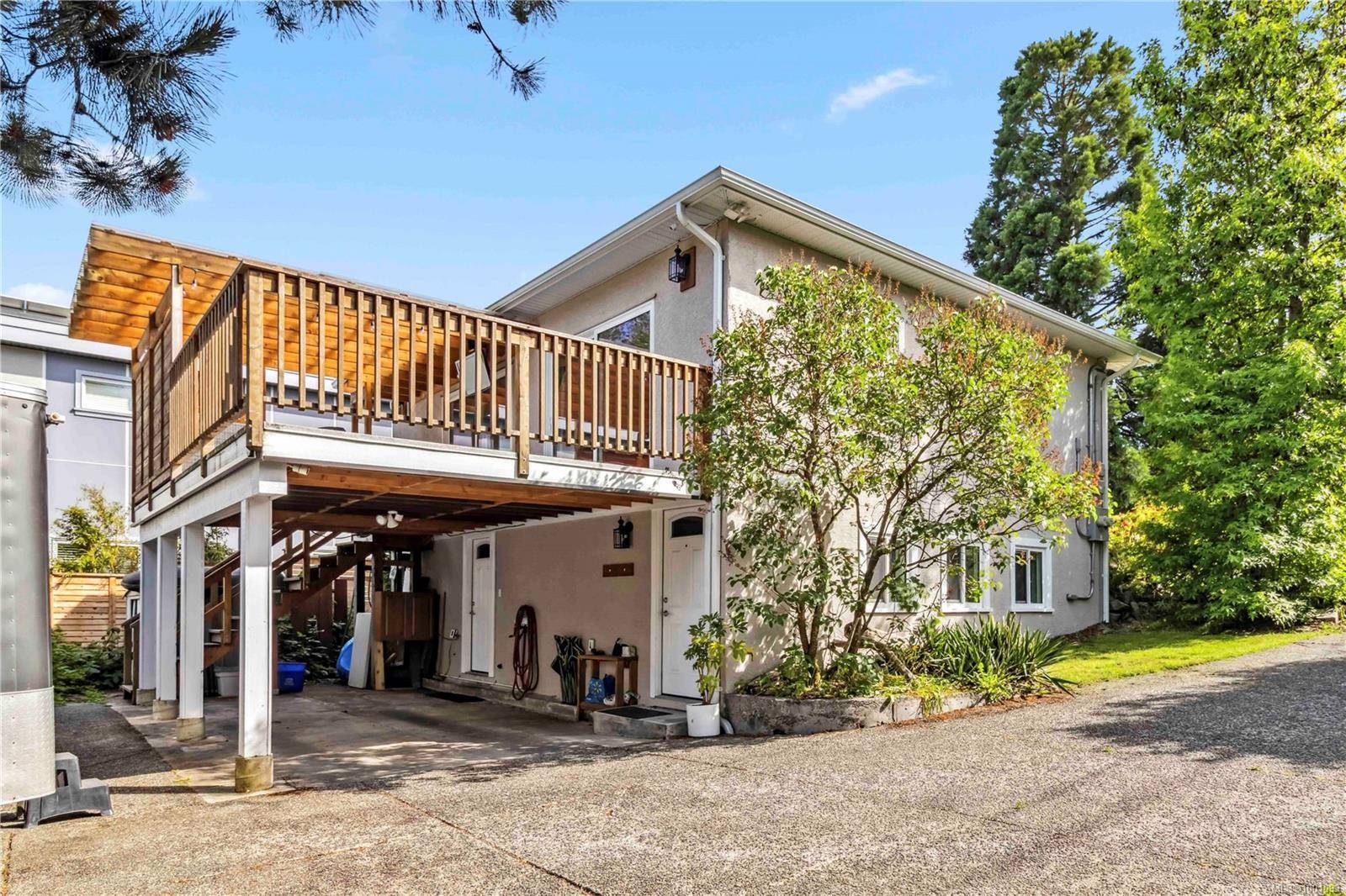 Esquimalt, BC V9A 2Y1,1112 Craigflower Rd