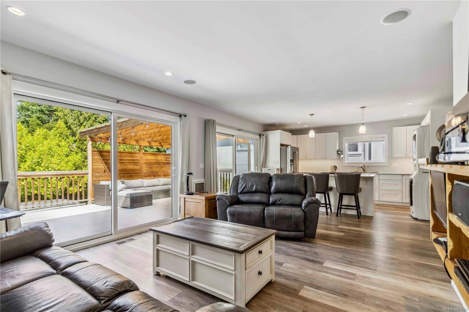 Esquimalt, BC V9A 2Y1,1112 Craigflower Rd