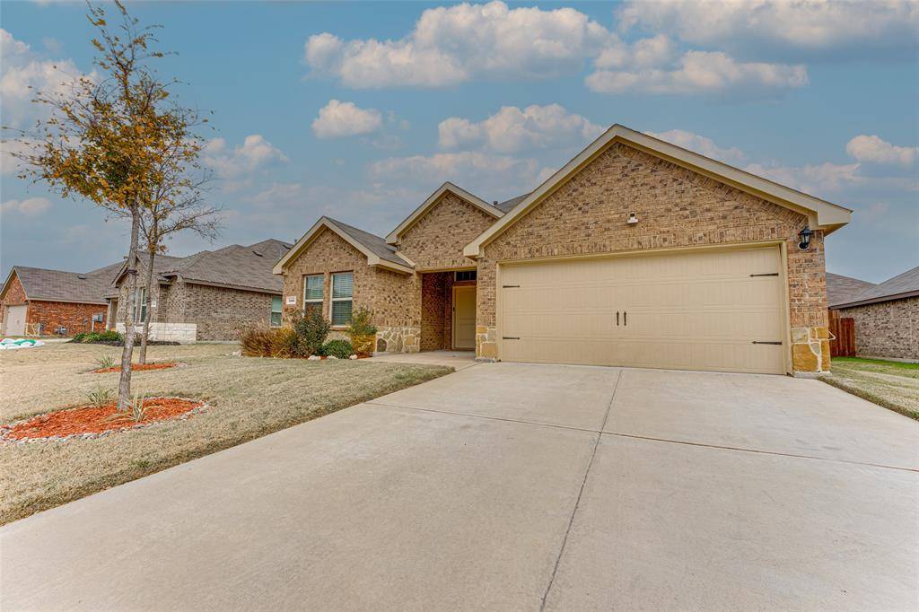 280 Thoroughbred Street, Waxahachie, TX 75165